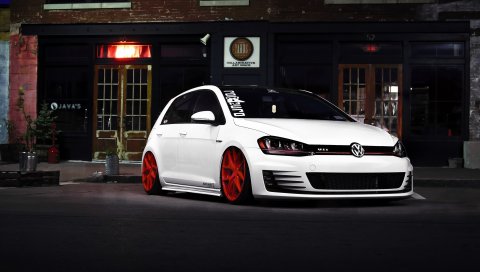 VOLKSWAGEN GOLF , GTI, белый, вид спереди