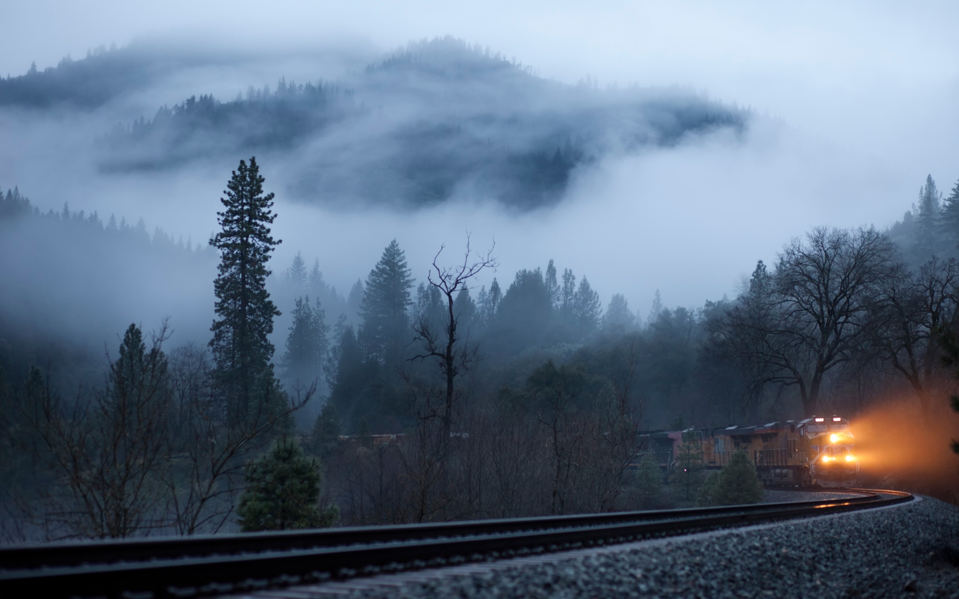 Картинки Поезд, туман, железная дорога, свет, деревья фото и обои на рабочий стол