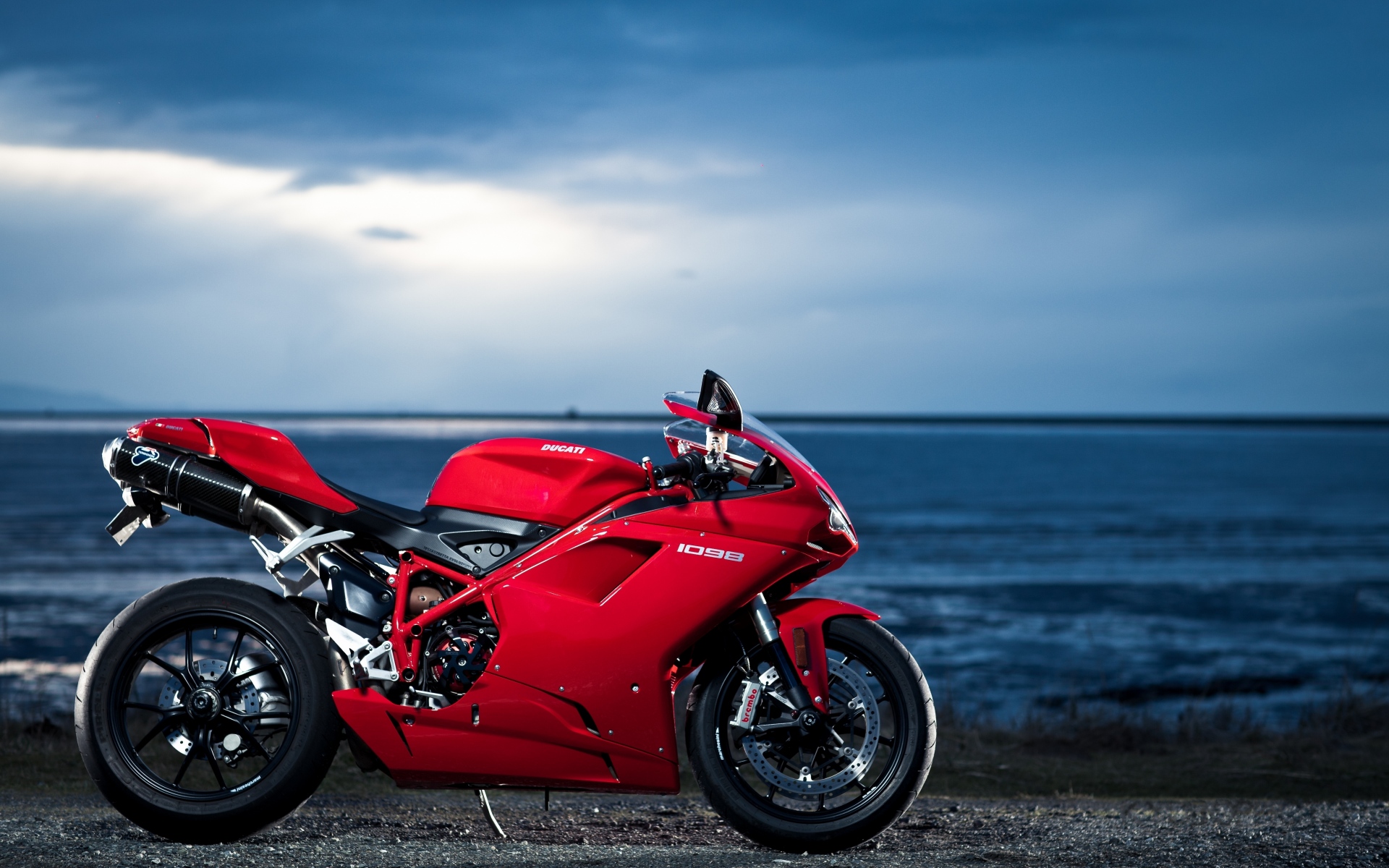 Картинки Ducati, 1098, мотоцикл, море, красный фото и обои на рабочий стол