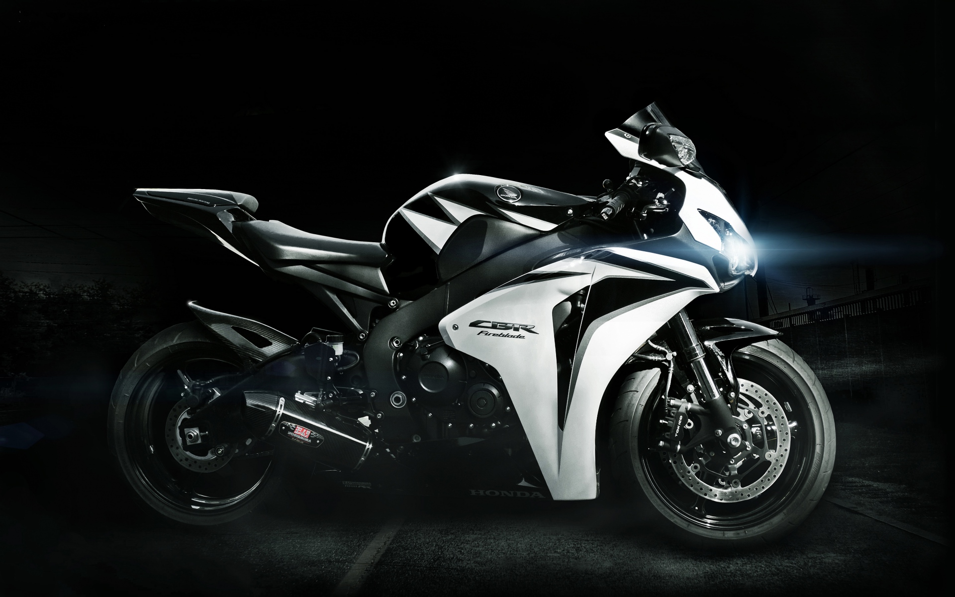 Картинки Honda, cbr, fireblade, белый, черный, огни фото и обои на рабочий стол