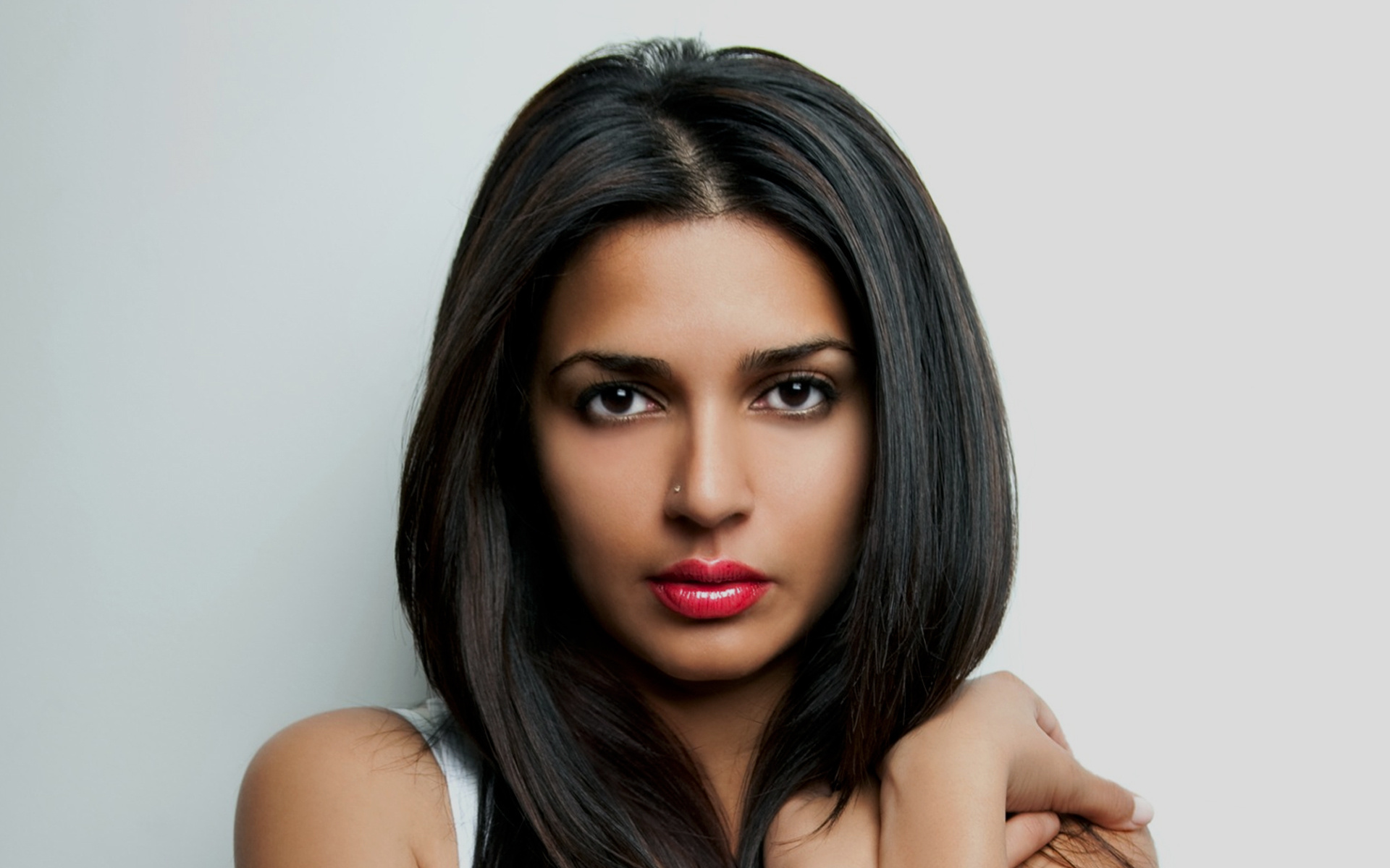 Картинки Nadia ali, nadia, ali, брюнетка, макияж, певец фото и обои на рабочий стол