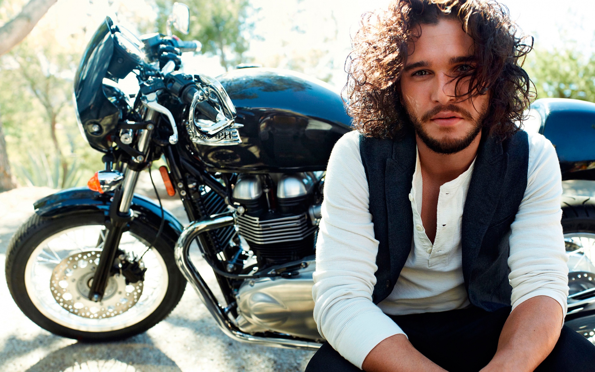 Картинки Комплект harington, актер, gq, фотографии, мотоцикл фото и обои на рабочий стол