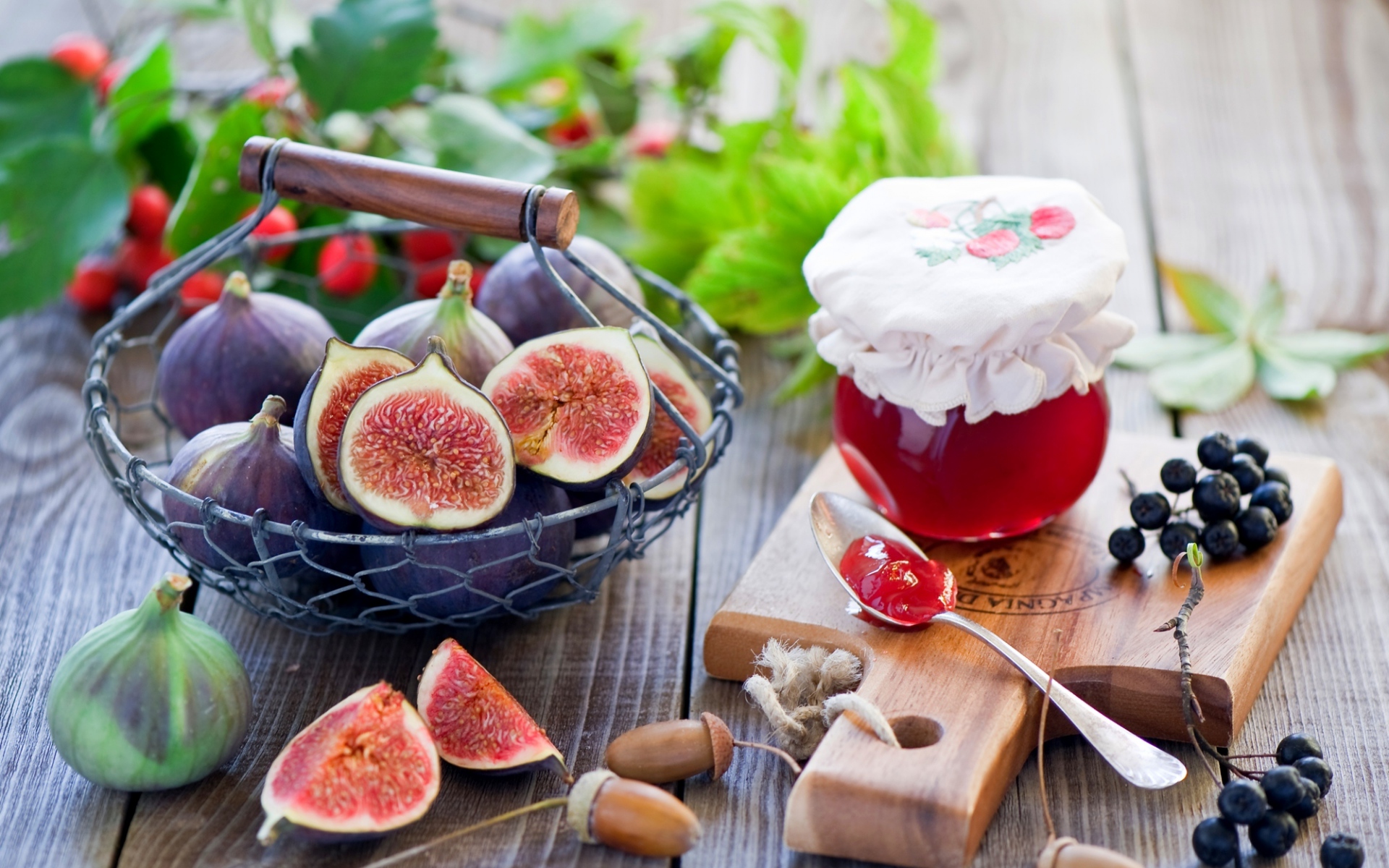 Картинки Инжир, джем, желуди, ложка фото и обои на рабочий стол