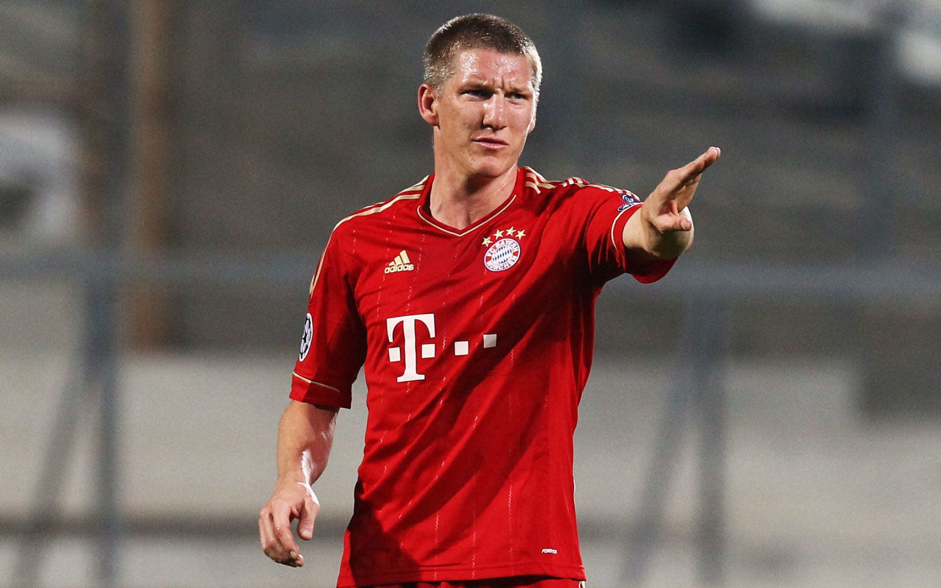 Картинки Бастиан schweinsteiger, футбол, немецкий полузащитник, бавария фото и обои на рабочий стол