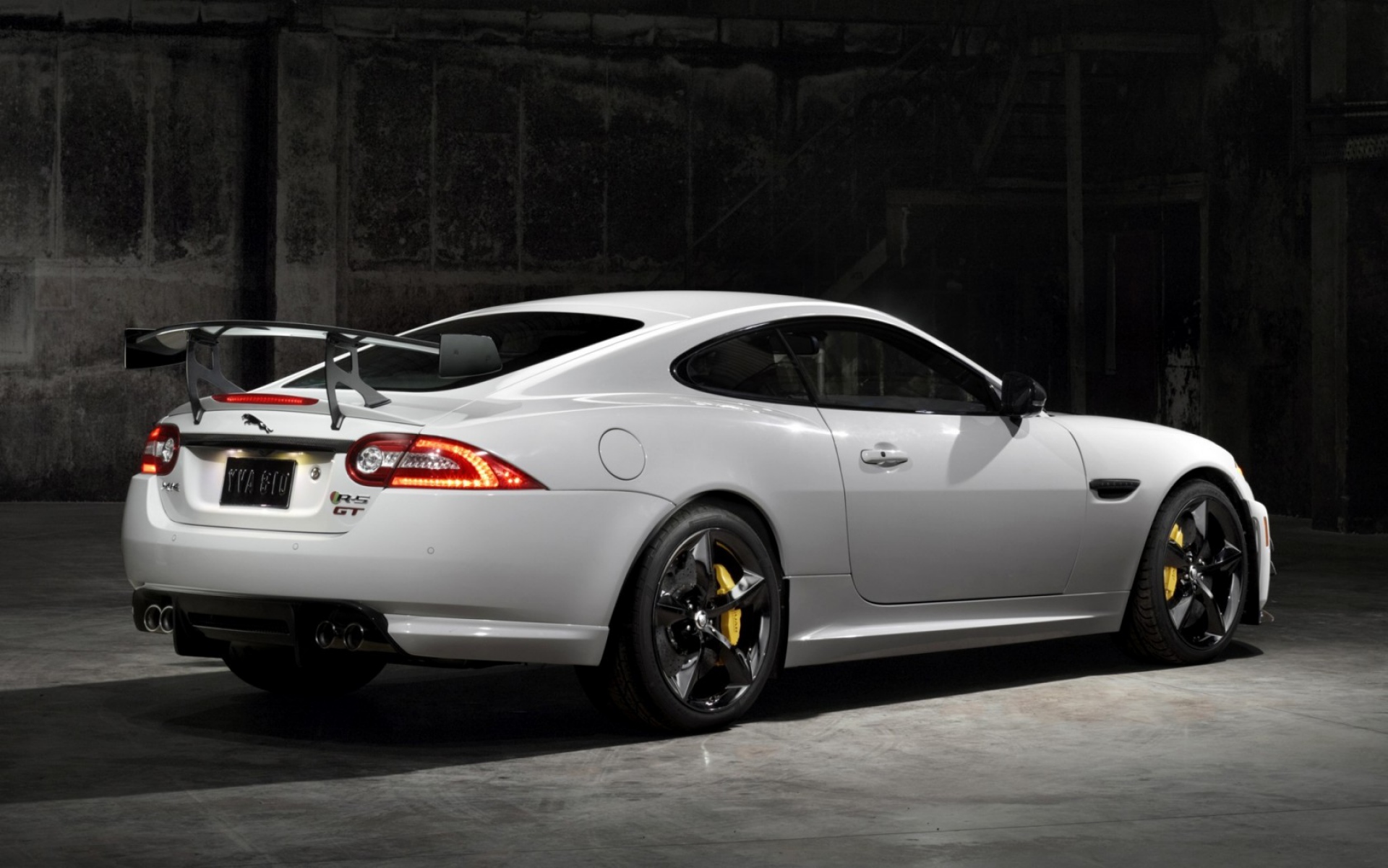 Картинки Jaguar, xkr-s, gt, белый, автомобиль, вид сбоку фото и обои на рабочий стол