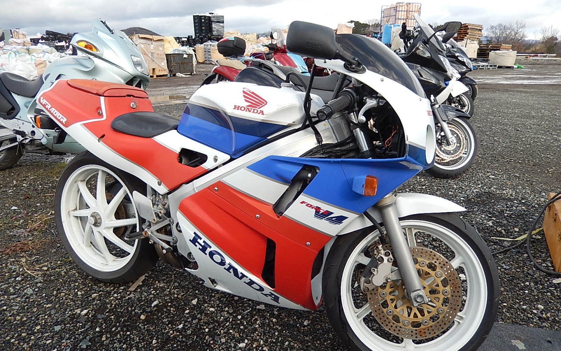 Картинки Honda vfr400r, honda, motorcycle фото и обои на рабочий стол