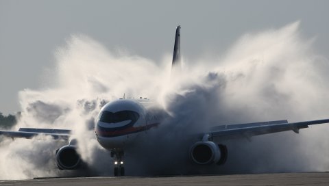Sukhoi, Суперджет, 100, самолет, дым, пыль