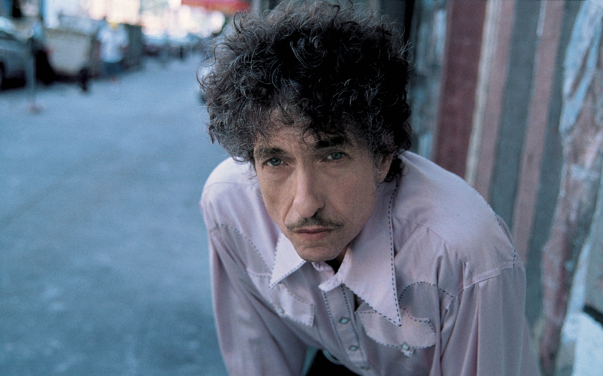 Картинки Боб Дилан, певец, художник, писатель, знаменитость, усы, рубашка фото и обои на рабочий стол