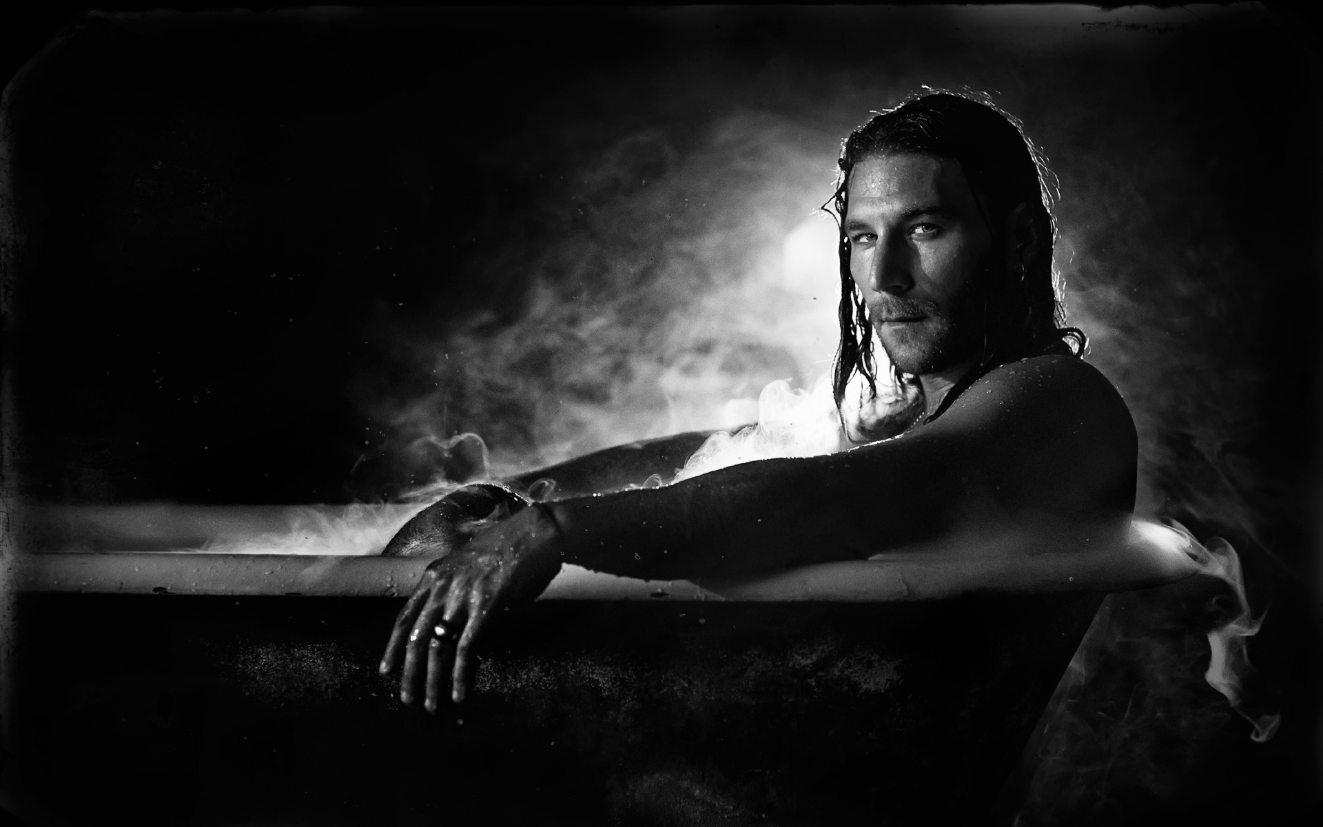 Картинки Zach mcgowan, актер, ванна, черный белый фото и обои на рабочий стол