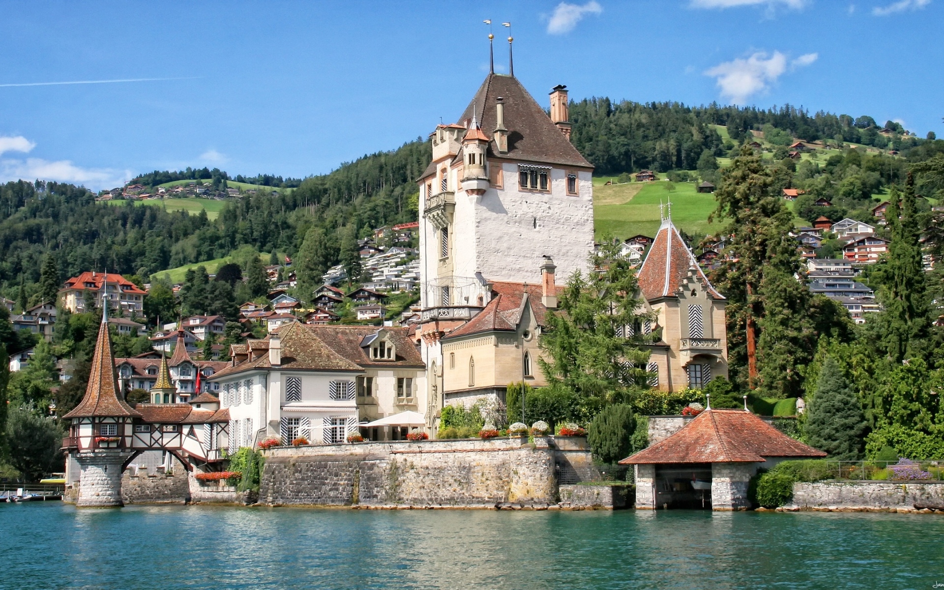 Картинки Замок Оберхофен, Швейцария, озеро Тун, замок, озеро фото и обои на рабочий стол