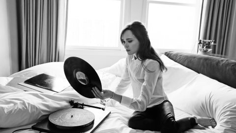 Ellen page, винил, запись, плеер, репортер из Голливуда, черный белый