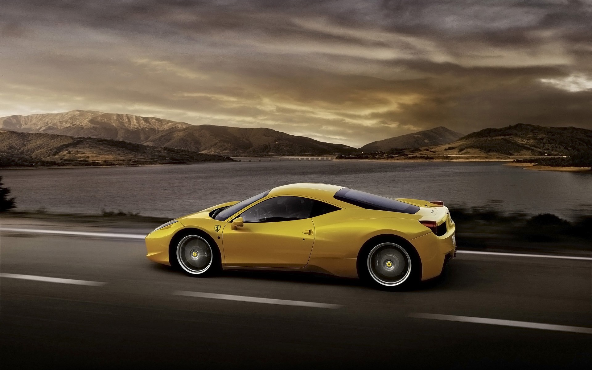 Картинки Ferrari 458 italia, желтый, автомобиль, вид сбоку, скорость фото и обои на рабочий стол