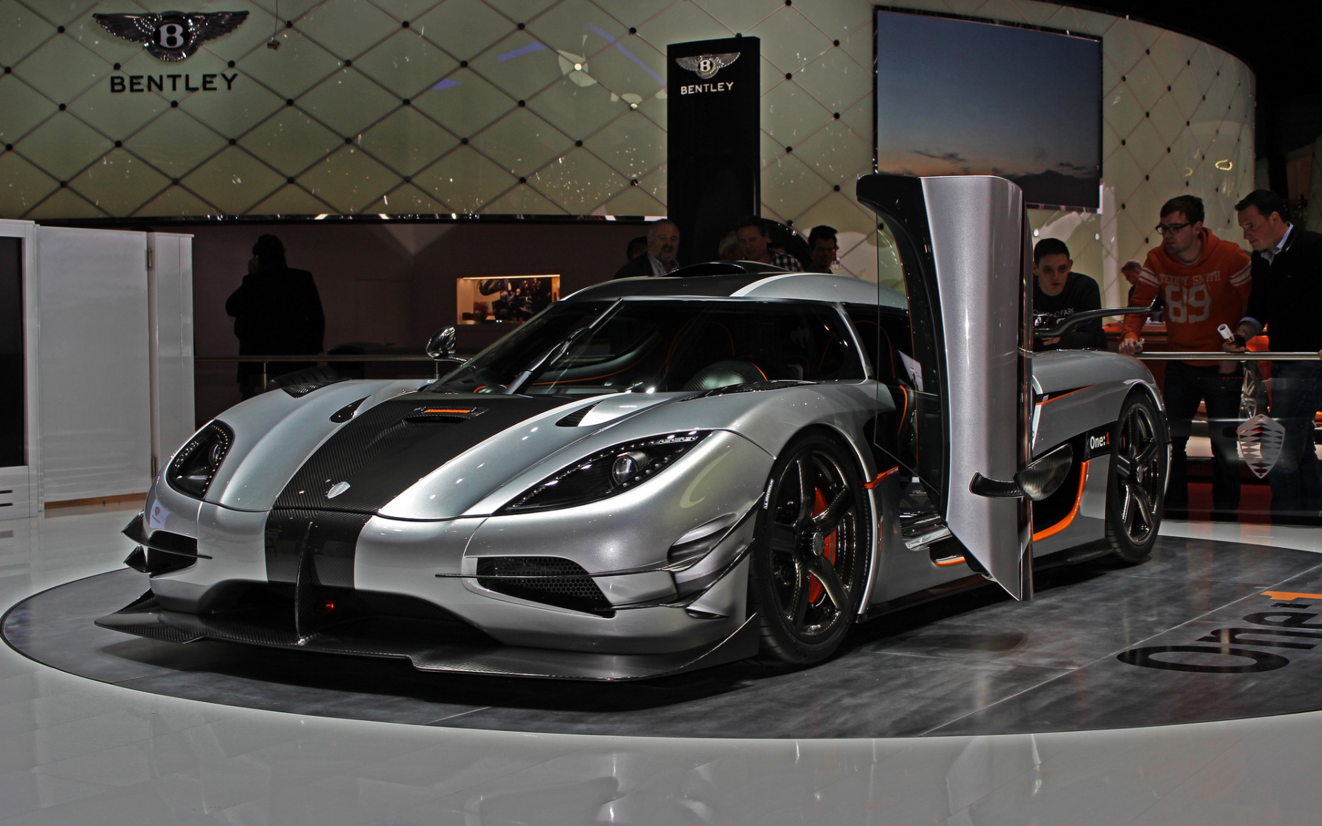 Картинки Koenigsegg, 2014, один 1, гиперкар, женева, 2014, автосалон фото и обои на рабочий стол