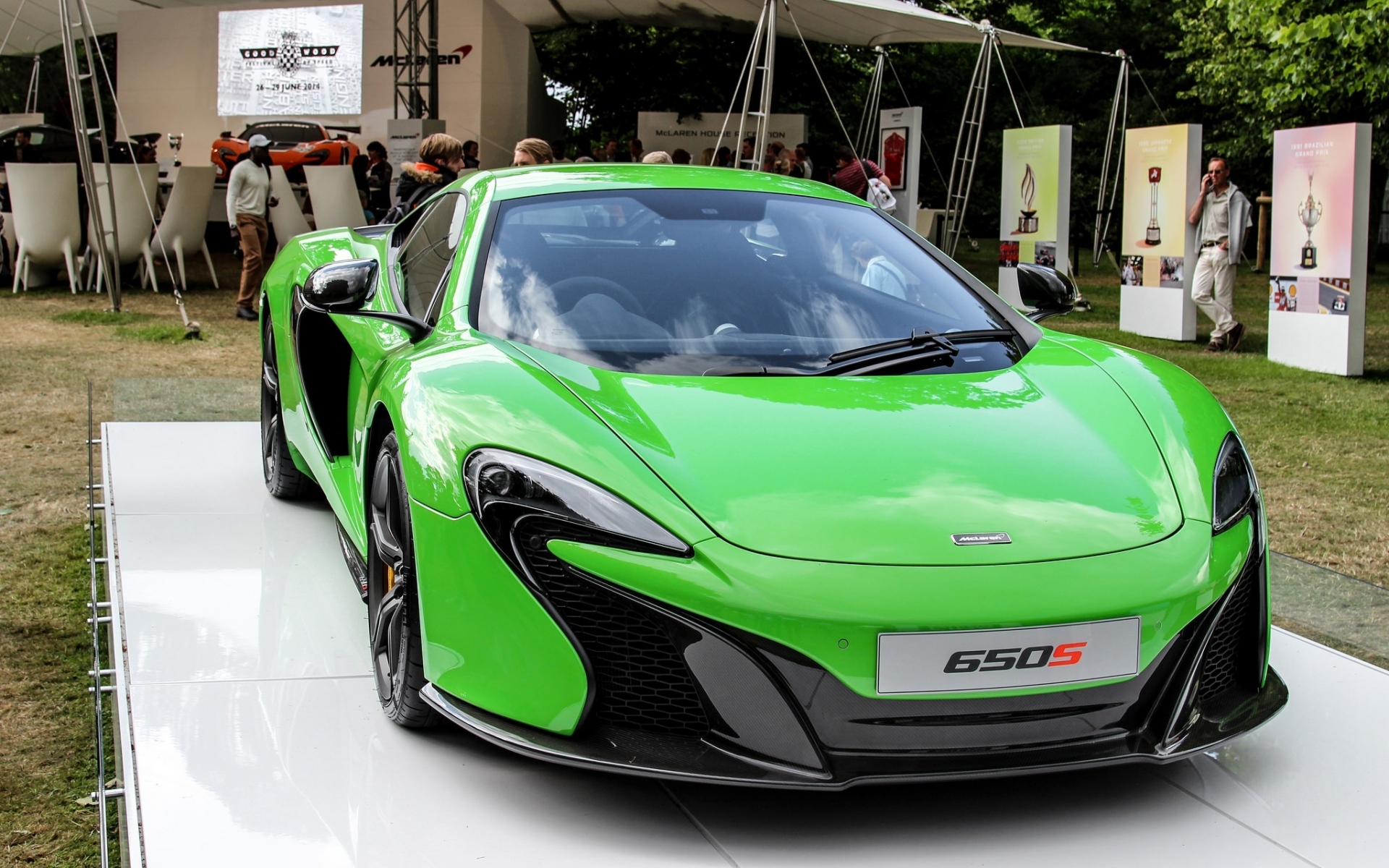 Картинки Mclaren, 650s, зеленый, вид спереди, выставка фото и обои на рабочий стол
