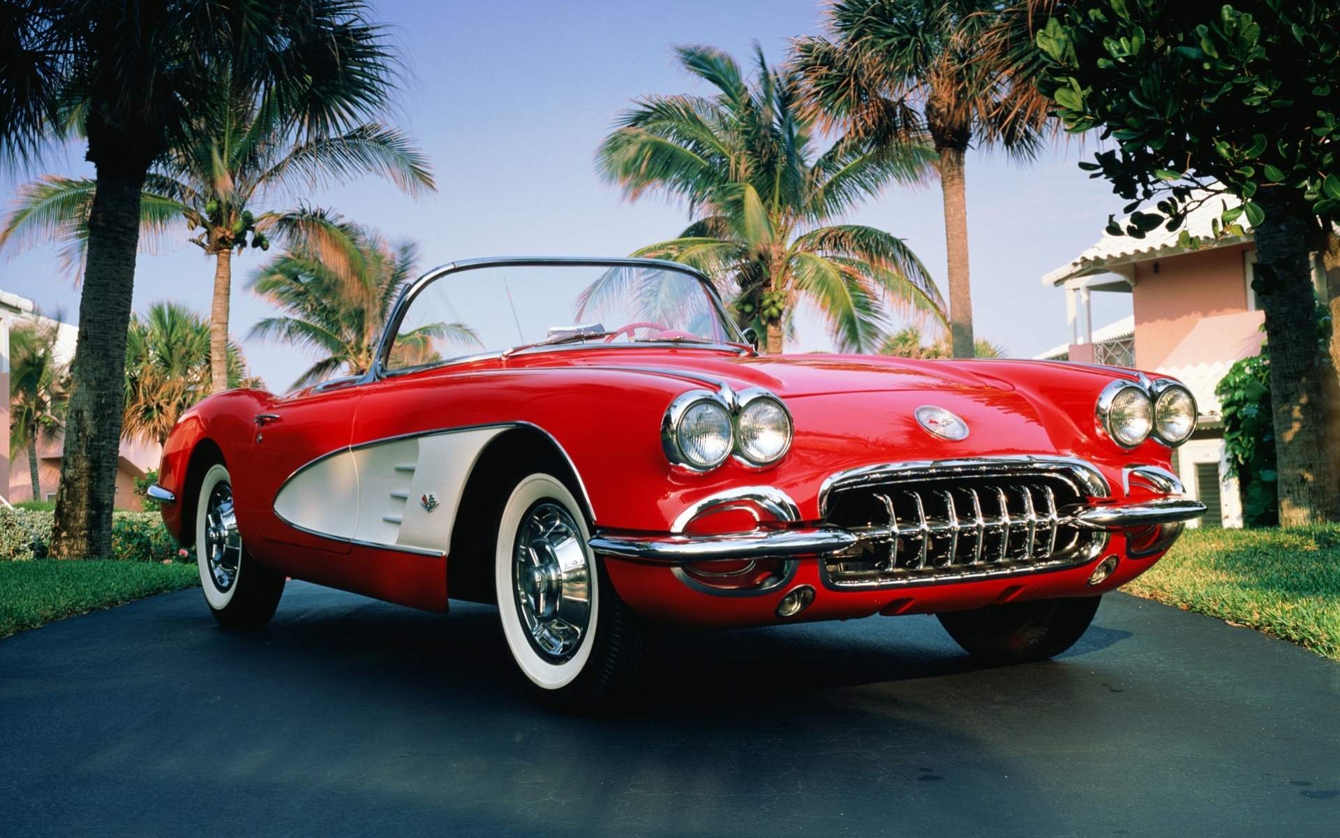 Картинки 1960 Chevrolet Corvette, Chevrolet Corvette, Chevrolet, кабриолет, красный, ладонь фото и обои на рабочий стол