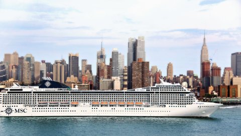 Пассажирский лайнер, корабль, город, река, море, msc