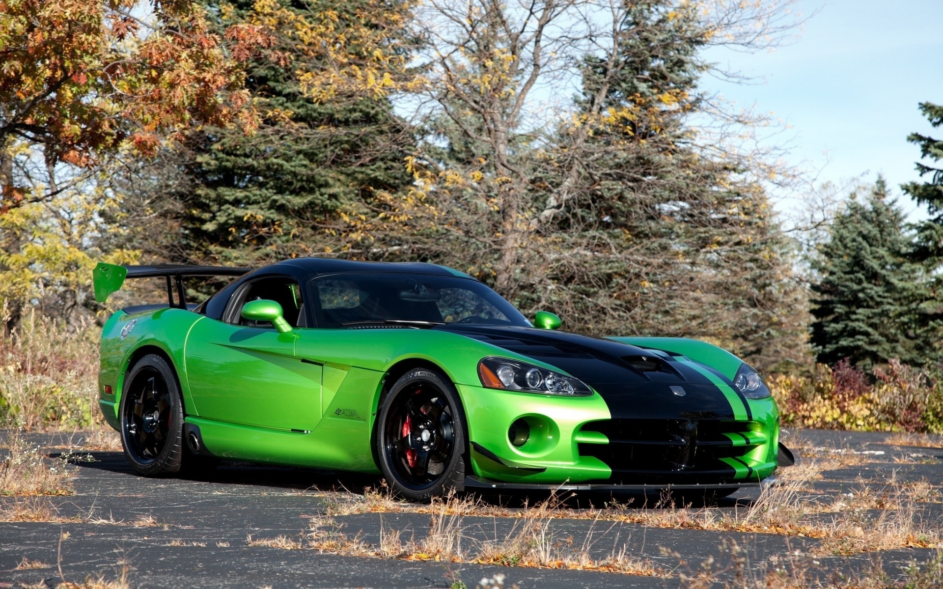 Картинки Dodge, viper, acr змеиное издание, авто, зеленый, эстакада, небо фото и обои на рабочий стол