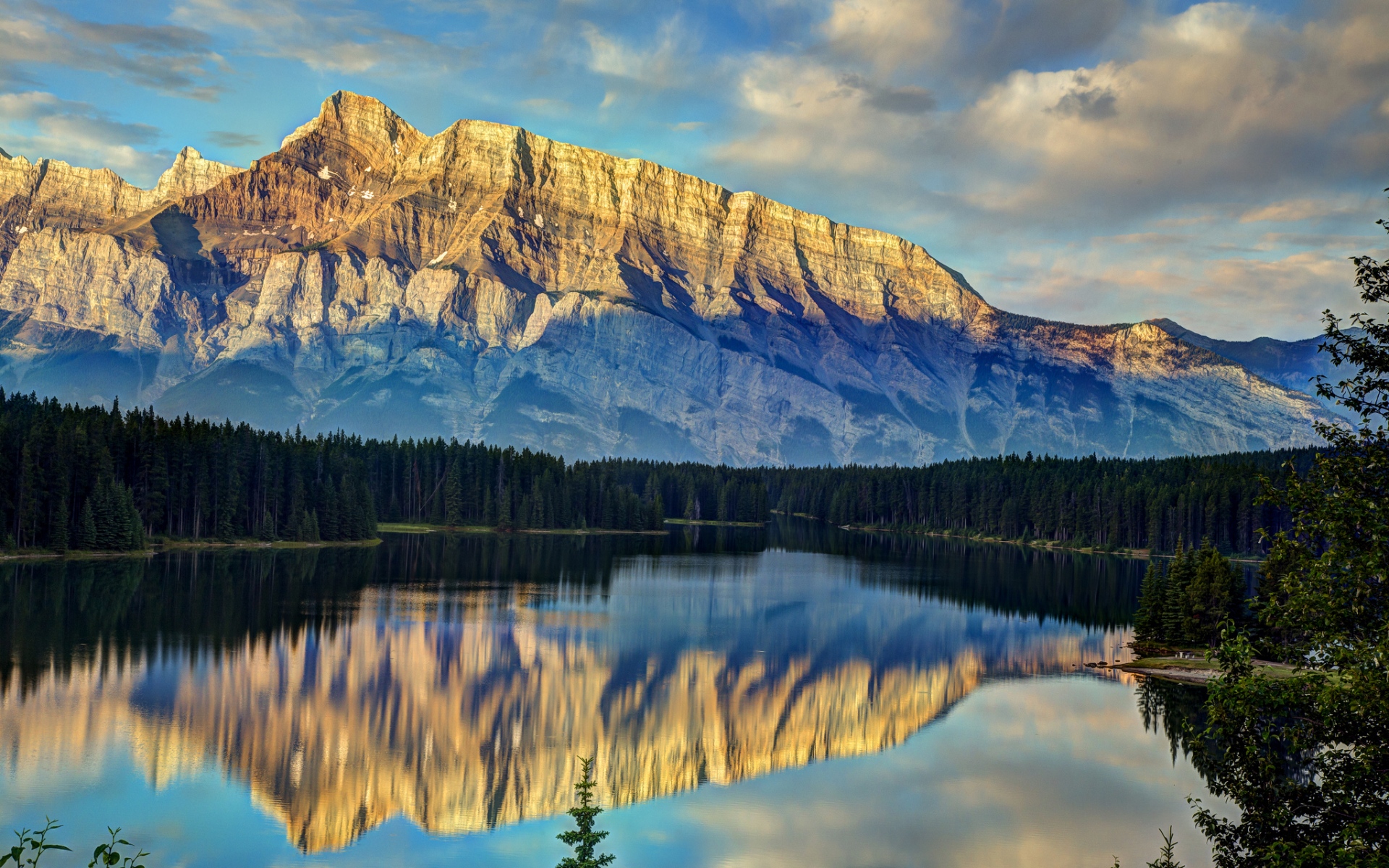 Картинки Горы, деревья, отражение, небо, облака, пейзаж фото и обои на рабочий стол