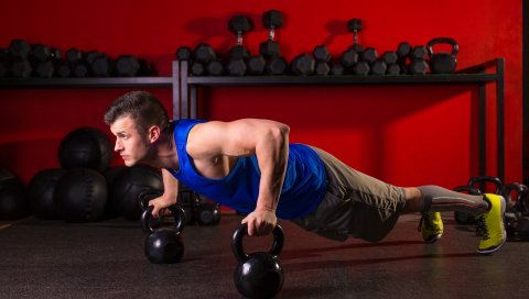 спорт, физические упражнения, человек, физические упражнения, отжимания, гири