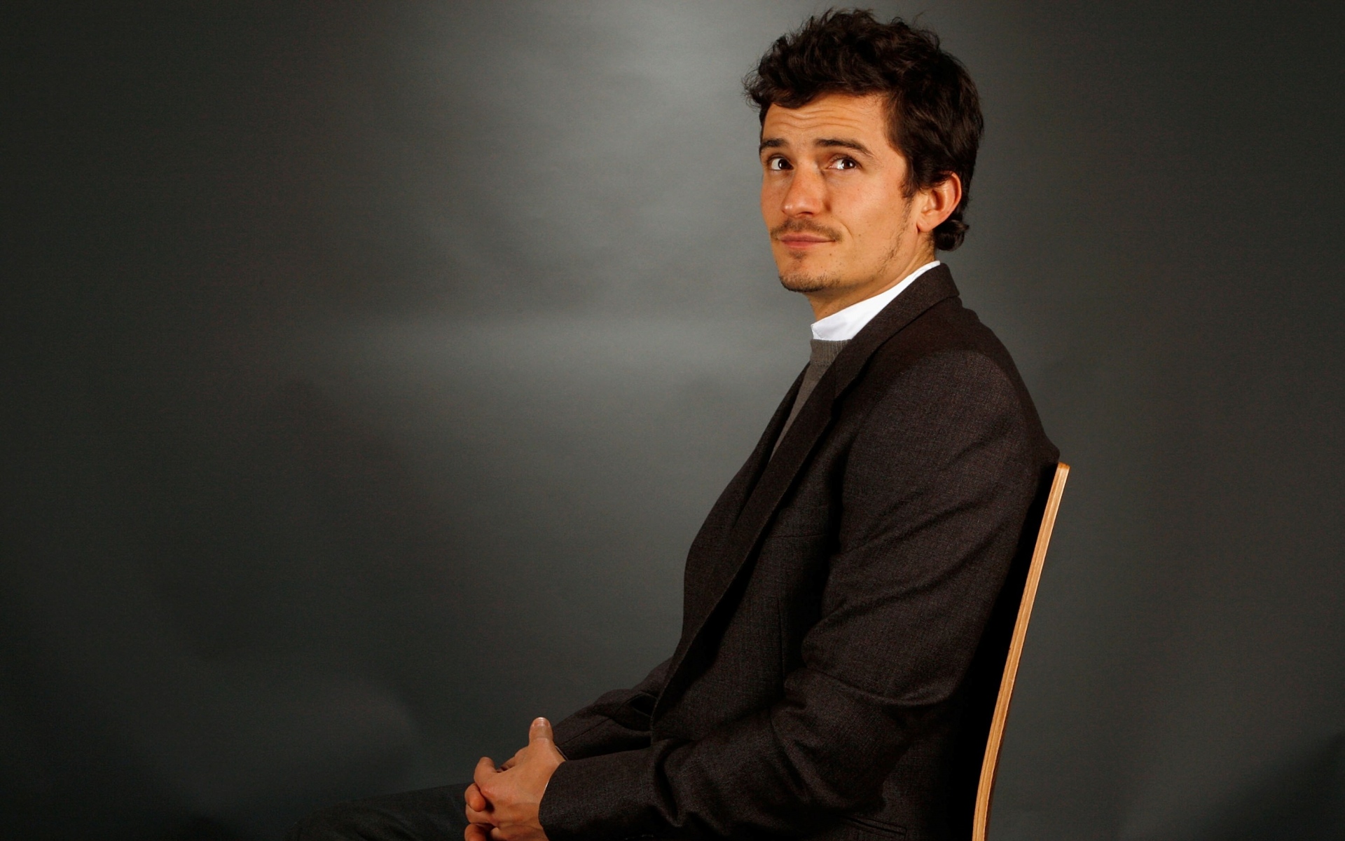 Картинки Orlando bloom, актер, мужчина, куртка фото и обои на рабочий стол