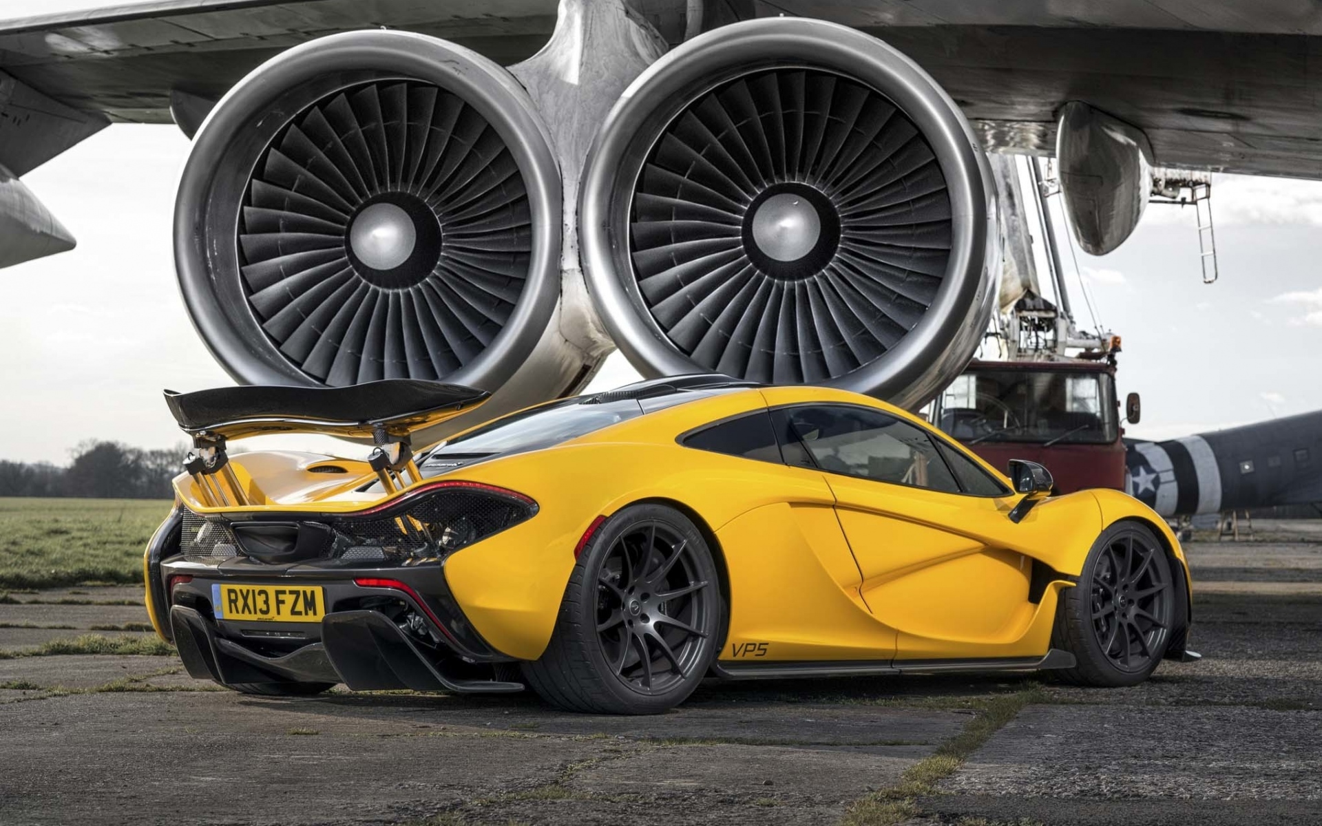 Картинки Mclaren, p1, турбины, желтый, суперкар фото и обои на рабочий стол
