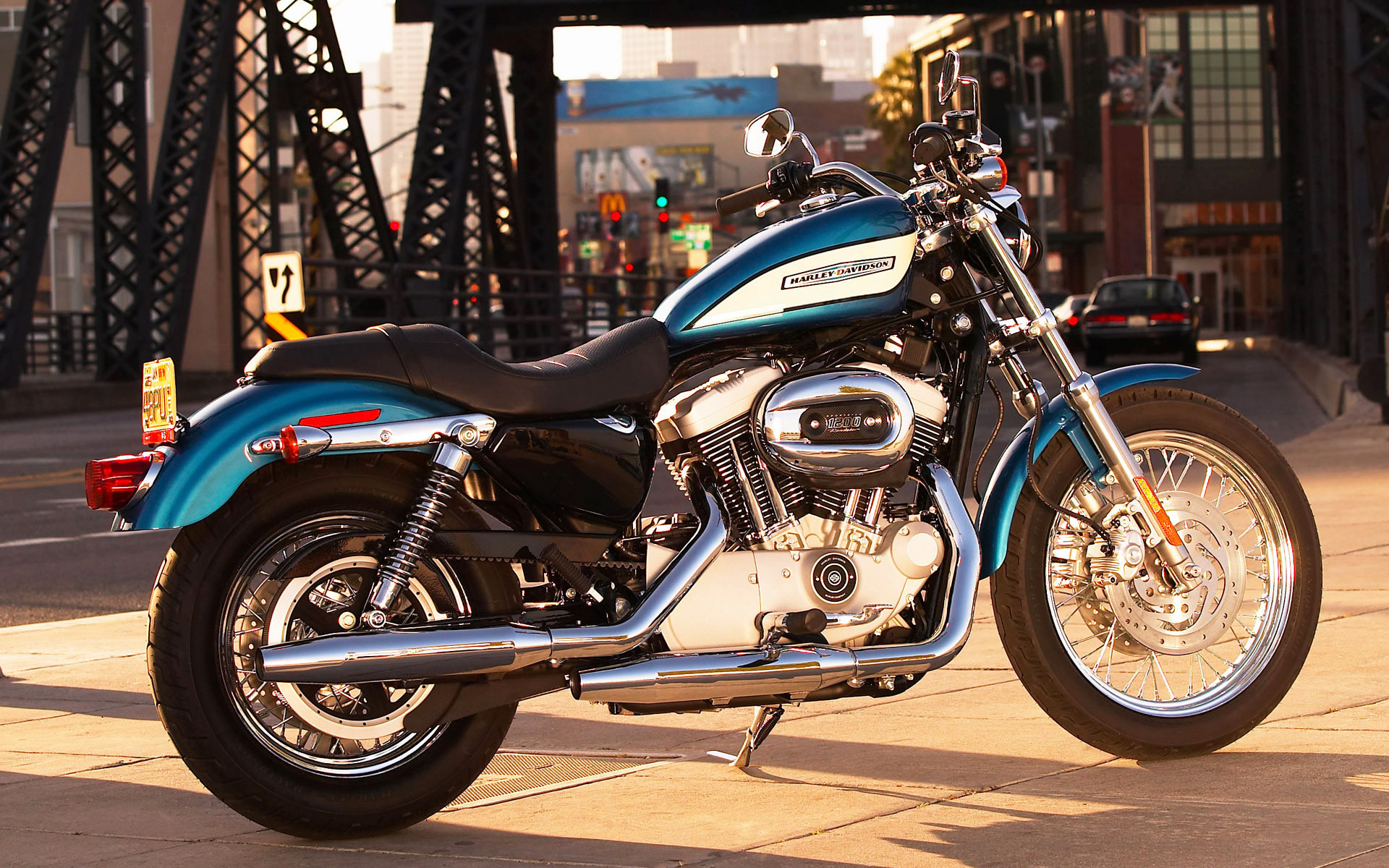 Картинки Harley davidson, город, дорога, мотоцикл фото и обои на рабочий стол