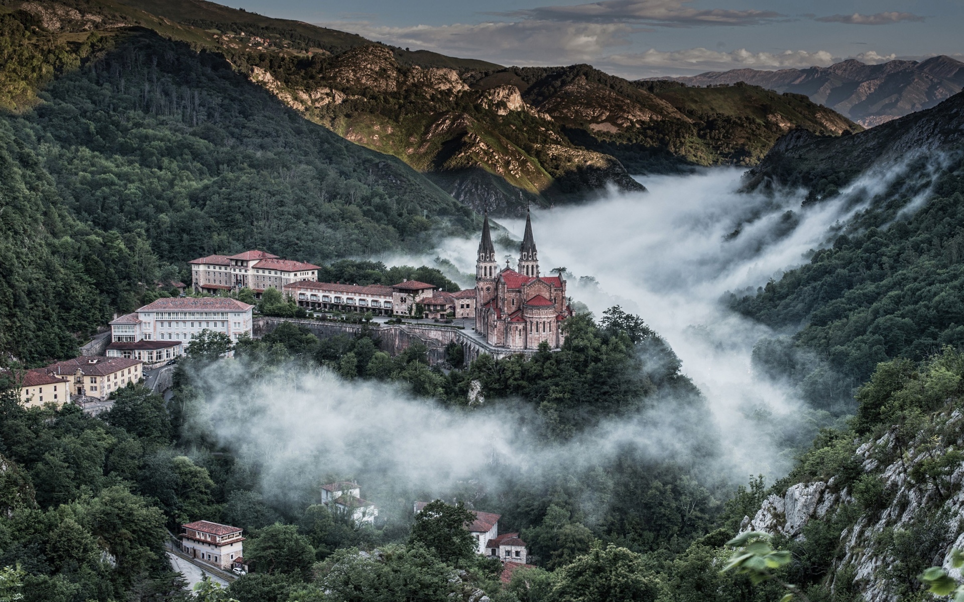 Картинки горная деревня , Covadonga, испания фото и обои на рабочий стол