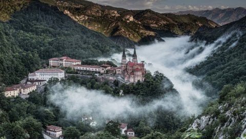 горная деревня , Covadonga, испания