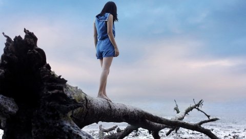 брюнетка, девушка, море, стоя, дерево