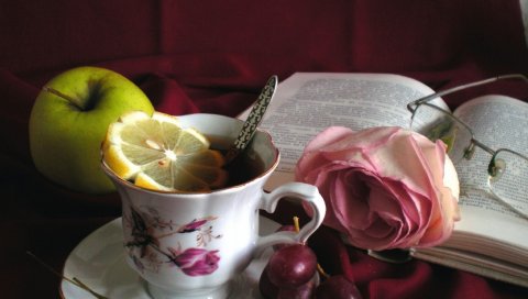 Стол, чашка, книга, чай, цветы, яблоки