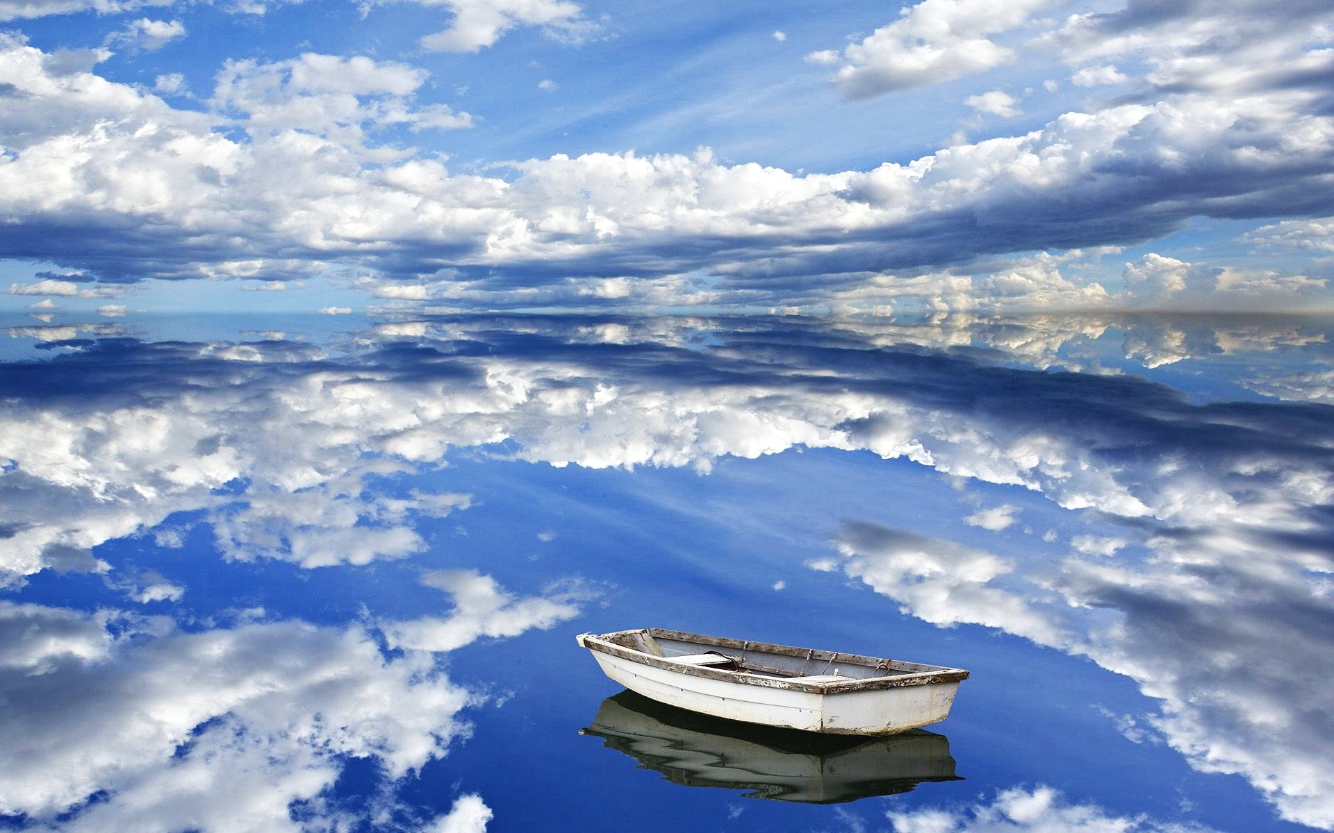 Картинки Небо, облака, отражение, лодка фото и обои на рабочий стол