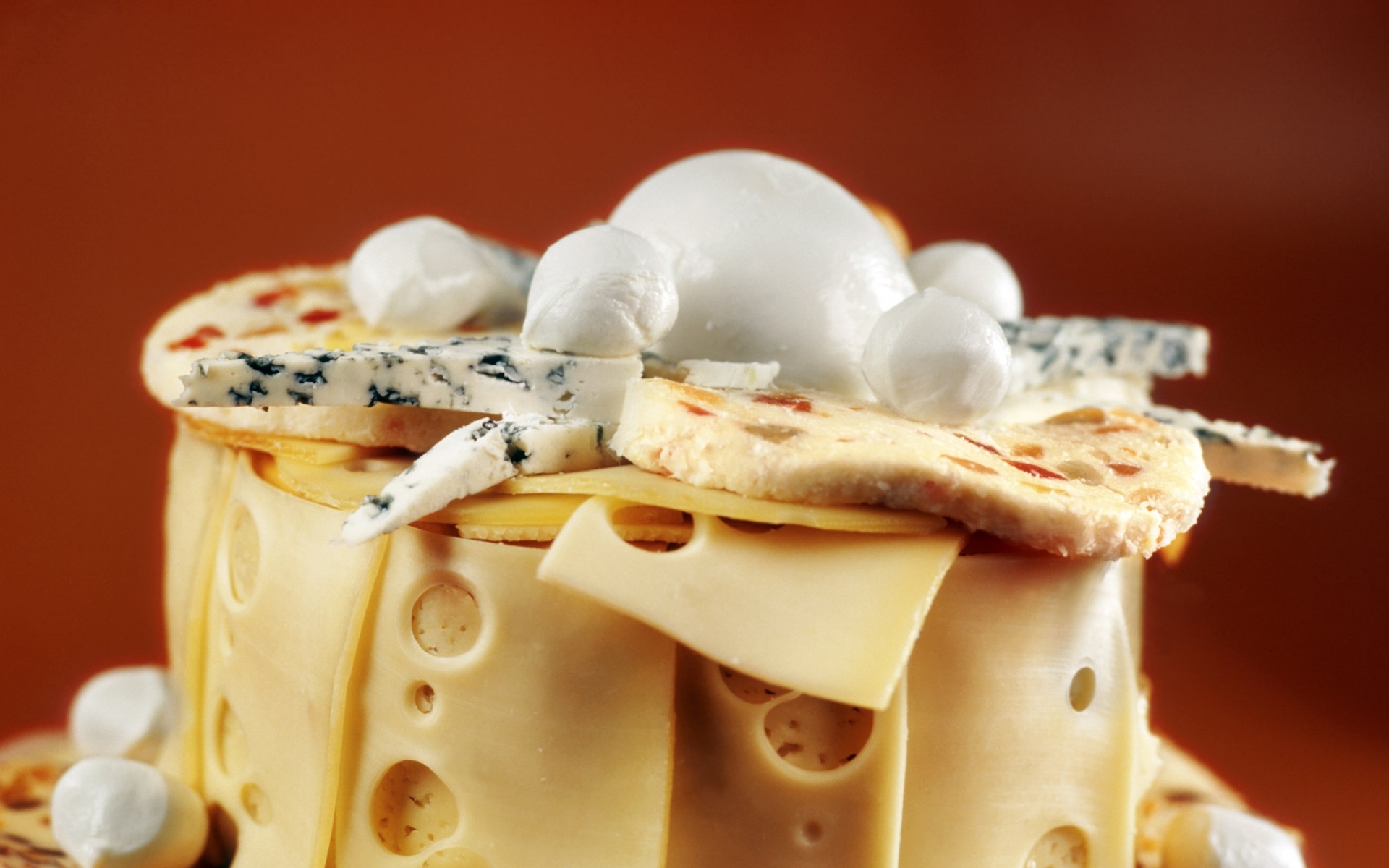 Как вкусно есть сыр. Сыр. Сырный тортик. Сырный фон. Сыр для торта.
