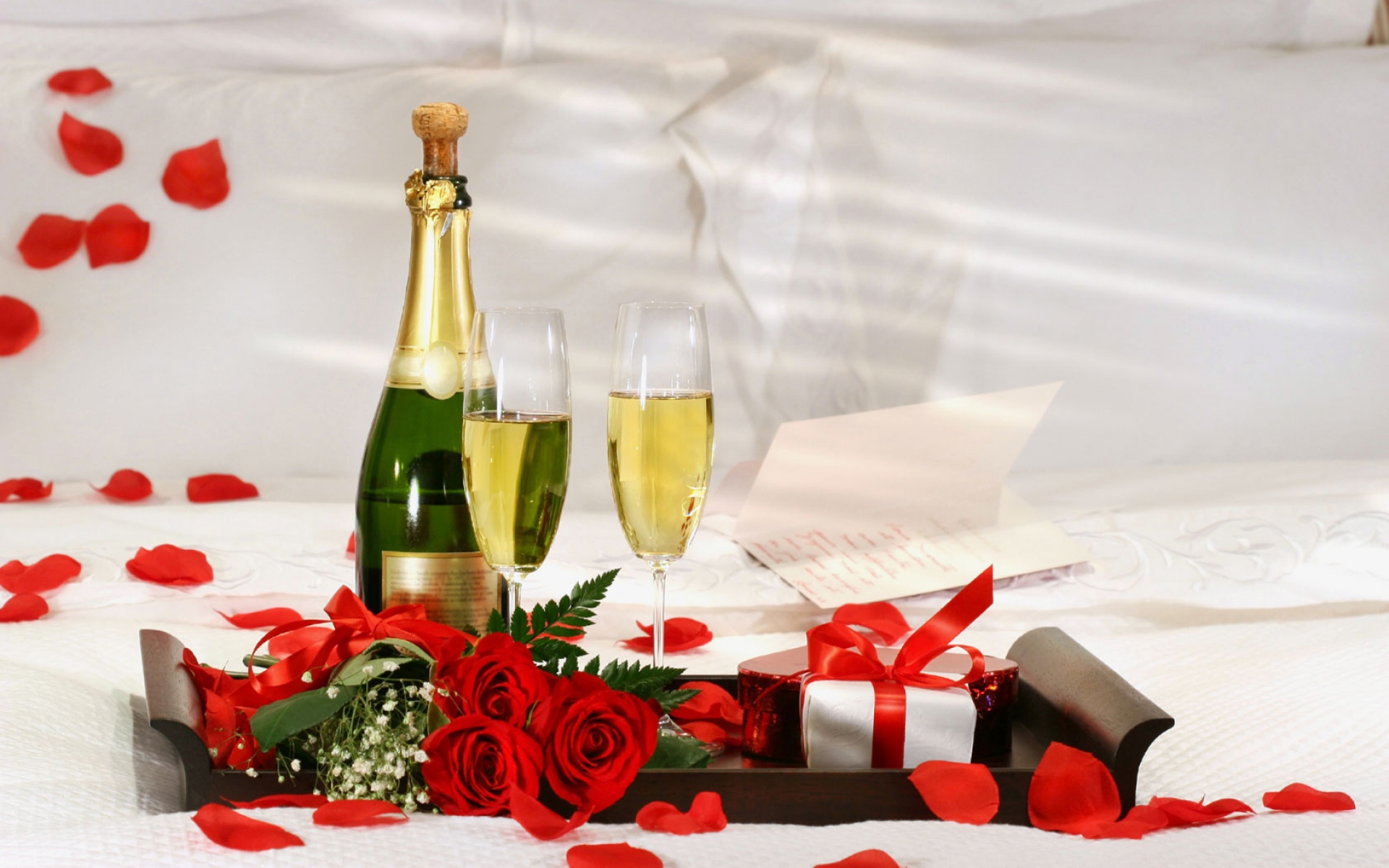 Картинки Шампанское, напитки, подарки, праздник фото и обои на рабочий стол