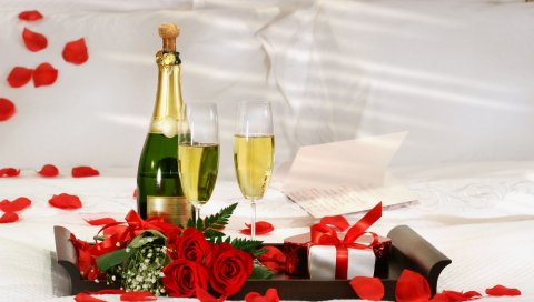 Шампанское, напитки, подарки, праздник