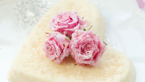 Сердце, цветок, десерт