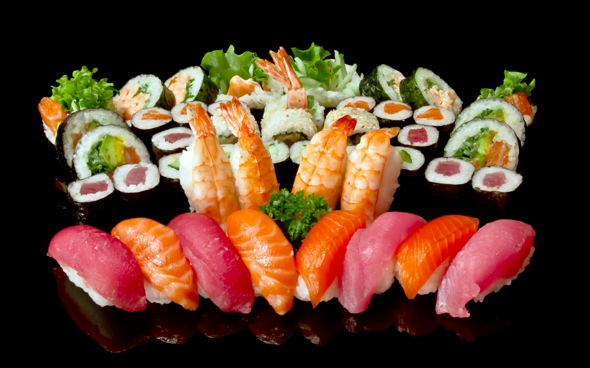Картинки роллы, суши, плита, много, морепродукты фото и обои на рабочий стол