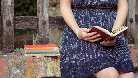 Книга, девушка, чтение