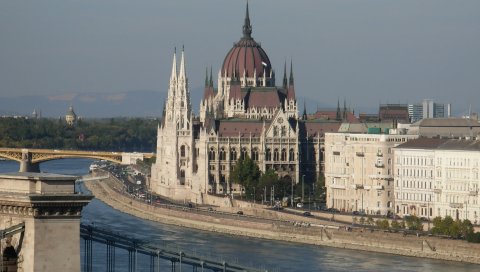 Венгерский, венгерский парламент, река