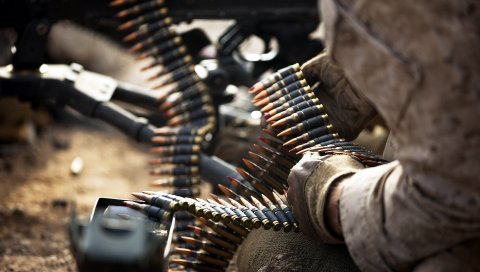Солдаты, оружие, боеприпасы