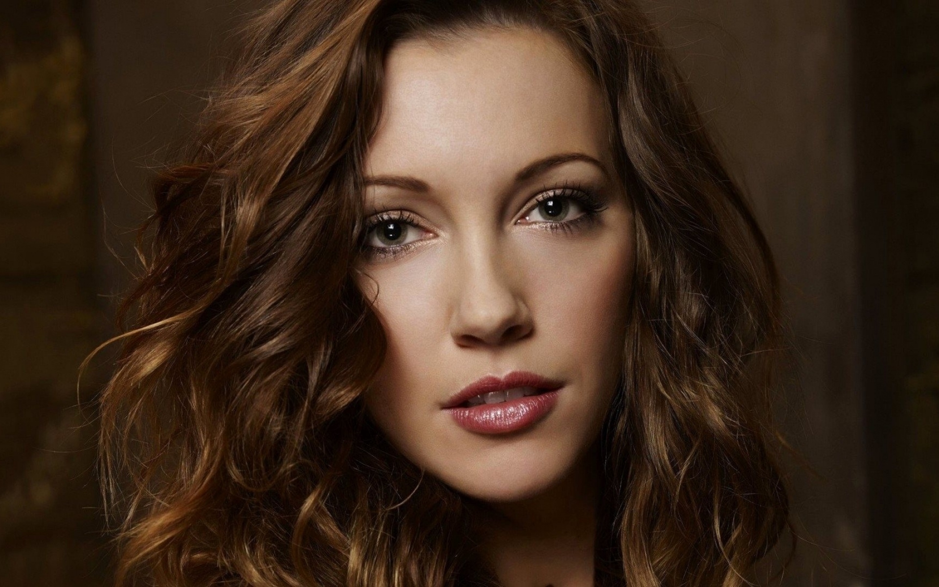 Картинки Katie cassidy, девушка, глаза, брюнетка фото и обои на рабочий стол