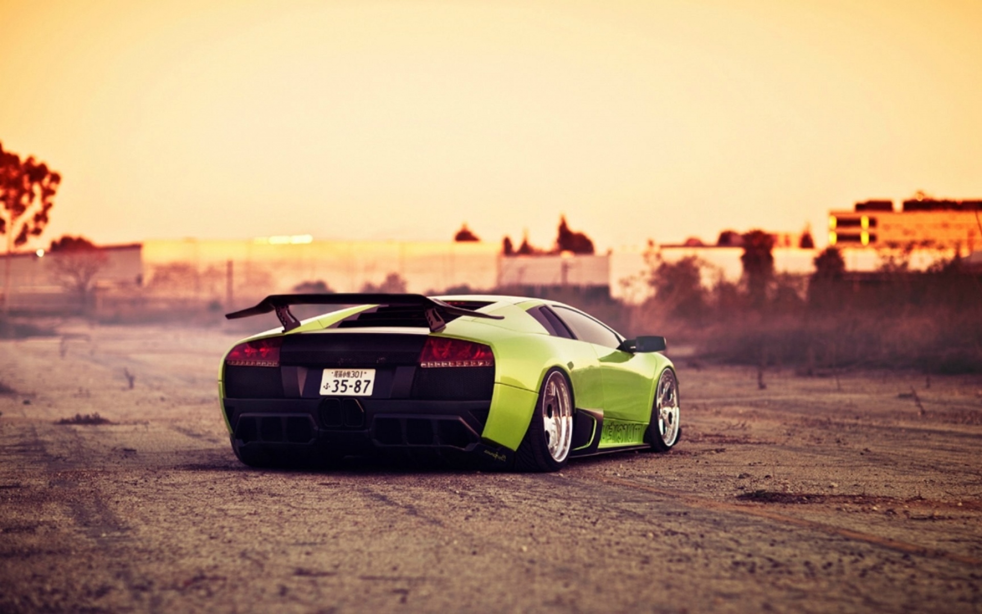 Картинки Зеленый, яркий, город, lamborghini фото и обои на рабочий стол