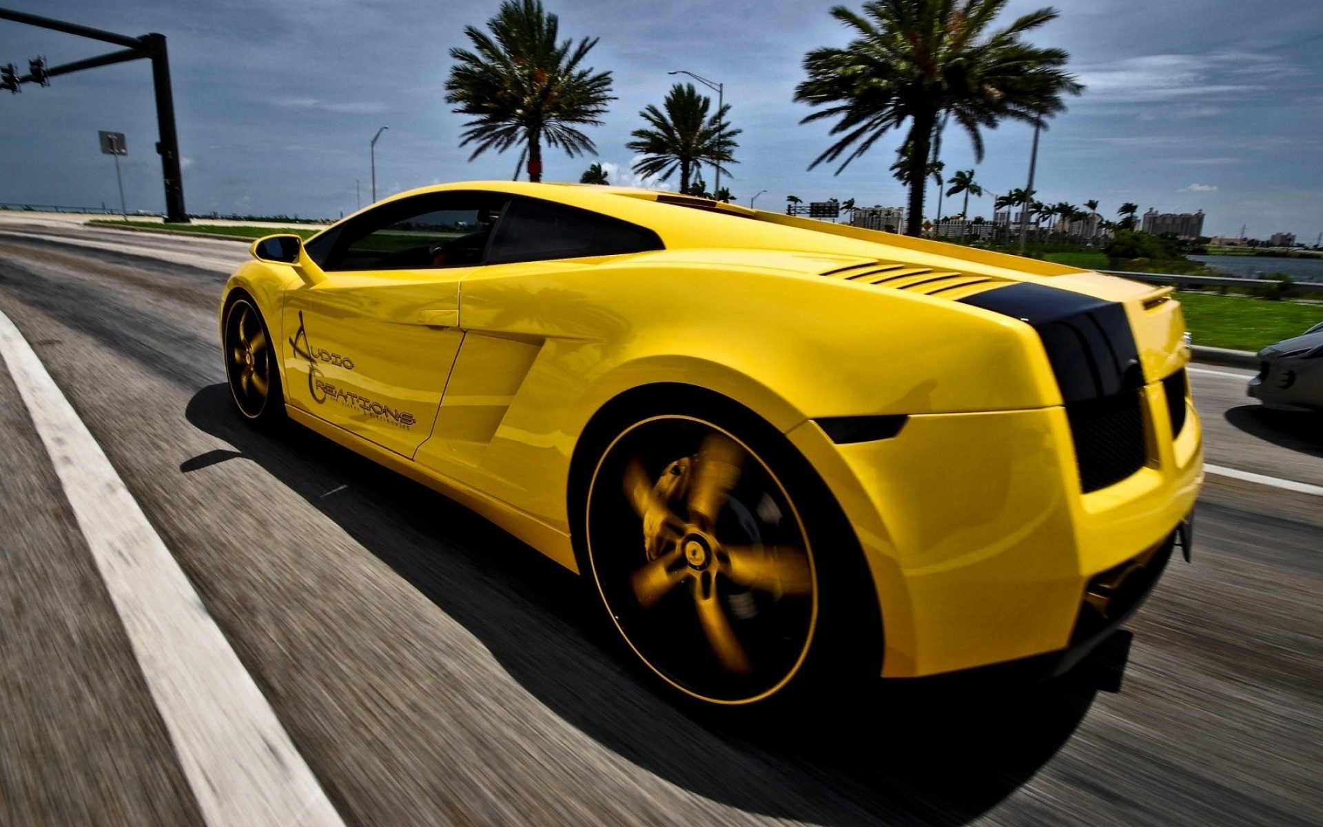 Картинки Движение, дорожка, разметка, спортивный автомобиль, lamborghini фото и обои на рабочий стол
