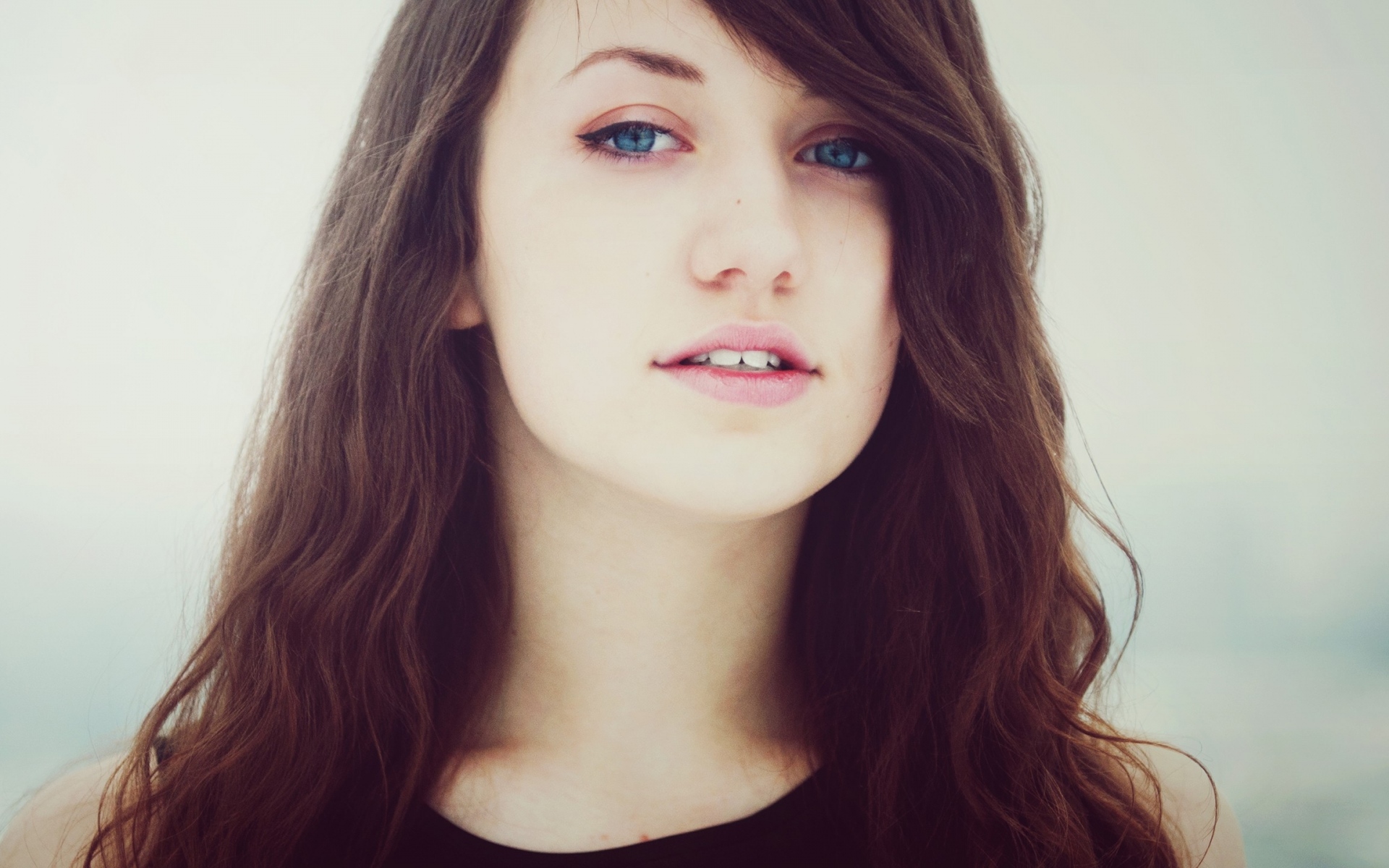 Картинки сине- глаза, брюнетка, глаза фото и обои на рабочий стол