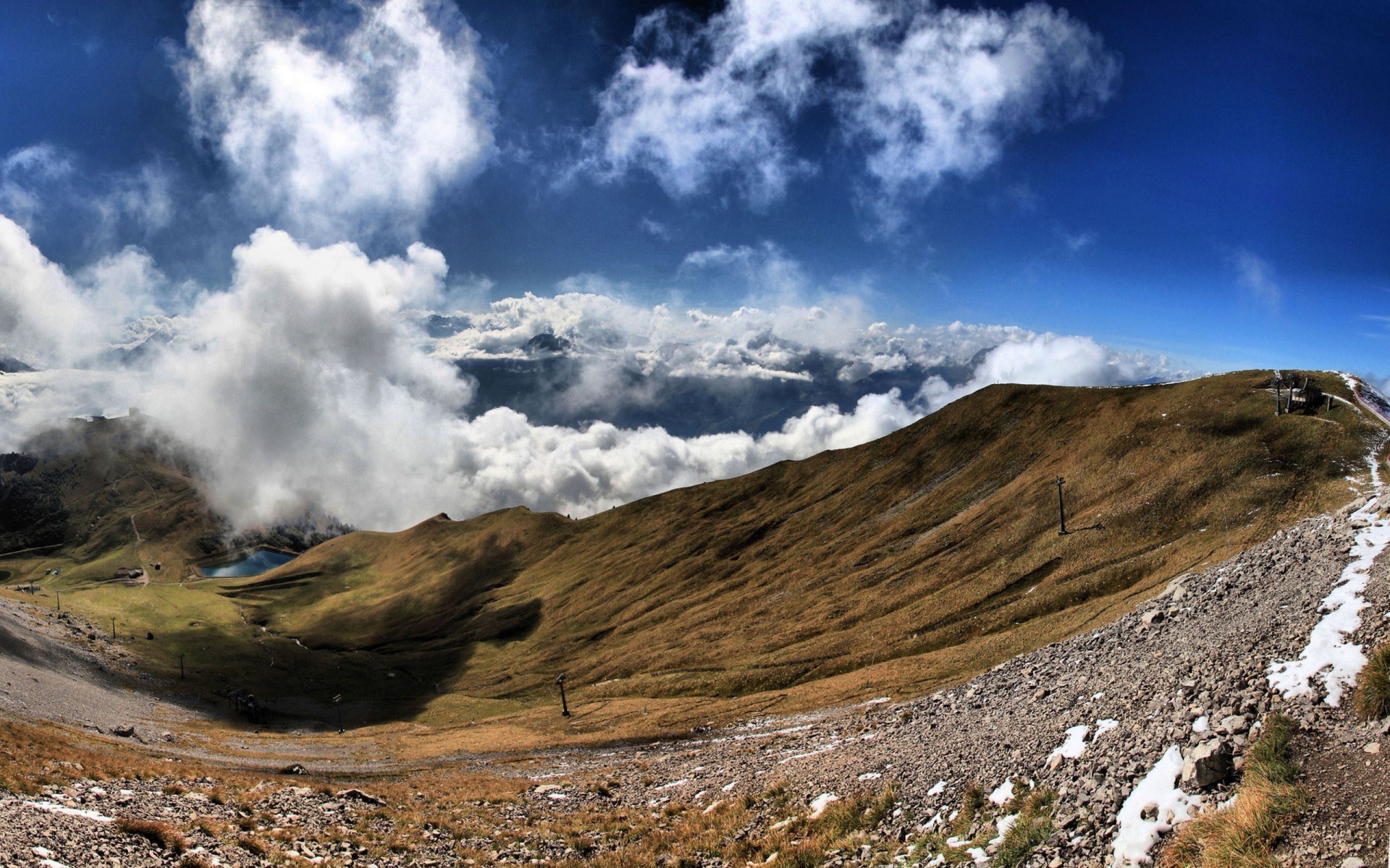 Картинки гора, трава, небо, облака, туман фото и обои на рабочий стол