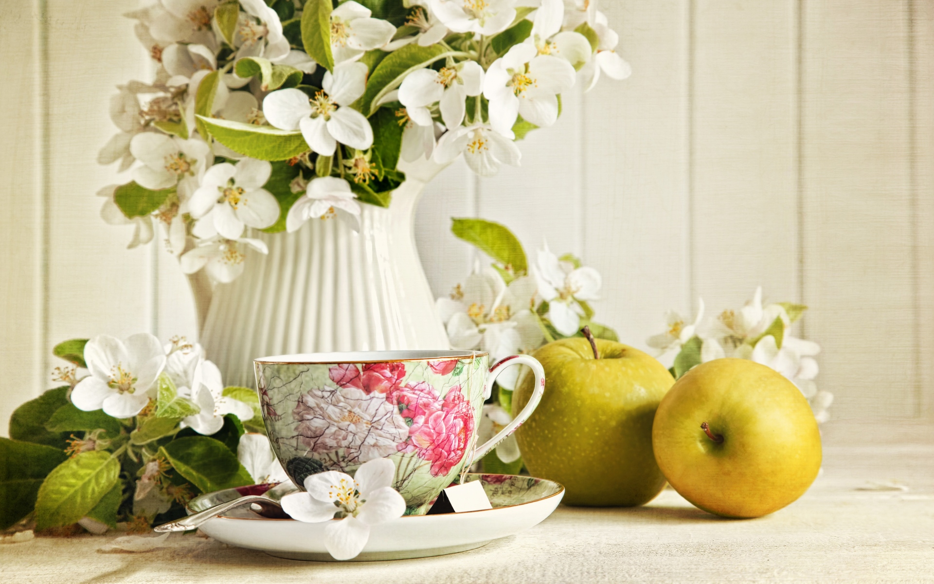 Картинки чашку, чай, жасмин, цветы, кувшин, яблоки, зеленый фото и обои на рабочий стол