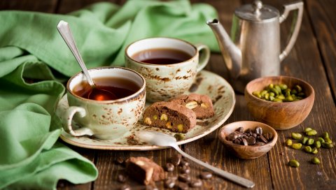 кофе, чашки, ложки, фисташки, кукуруза, печенье, шоколад, десерт, сладкое, плиты