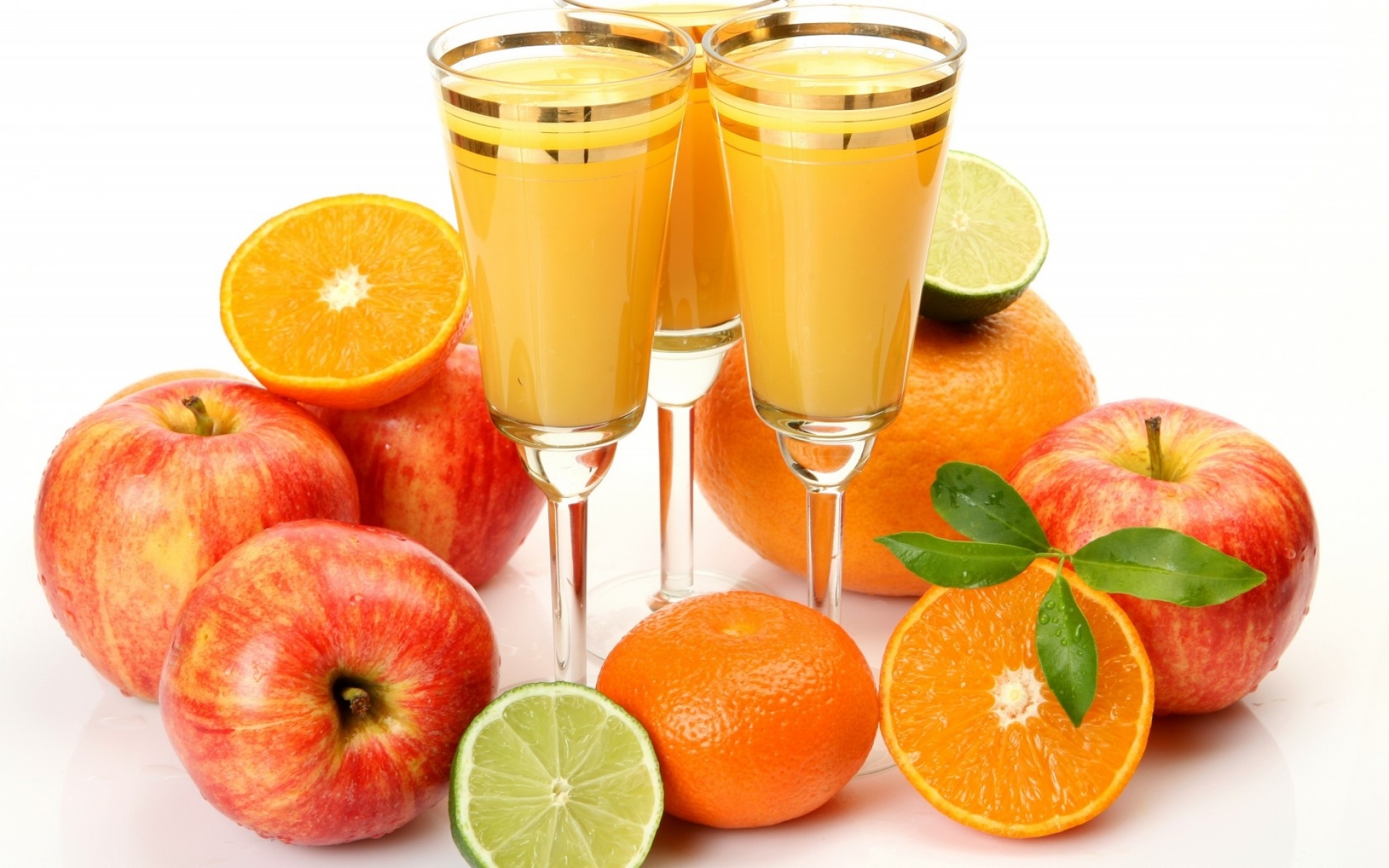 Картинки стекла, сок, апельсины, яблоки, зелень, фрукты, листья фото и обои на рабочий стол