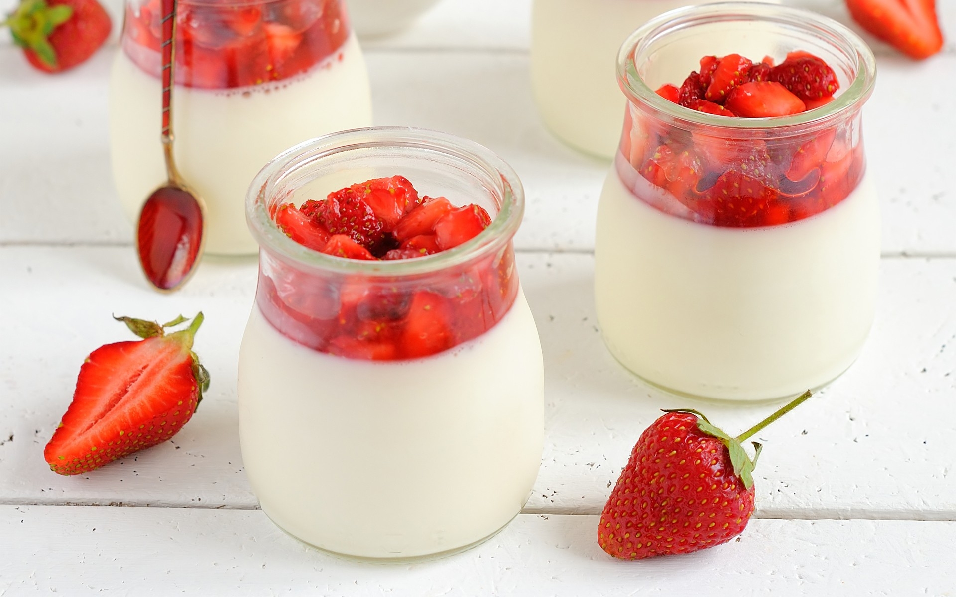 Картинки крем, продукты питания, клубника фото и обои на рабочий стол