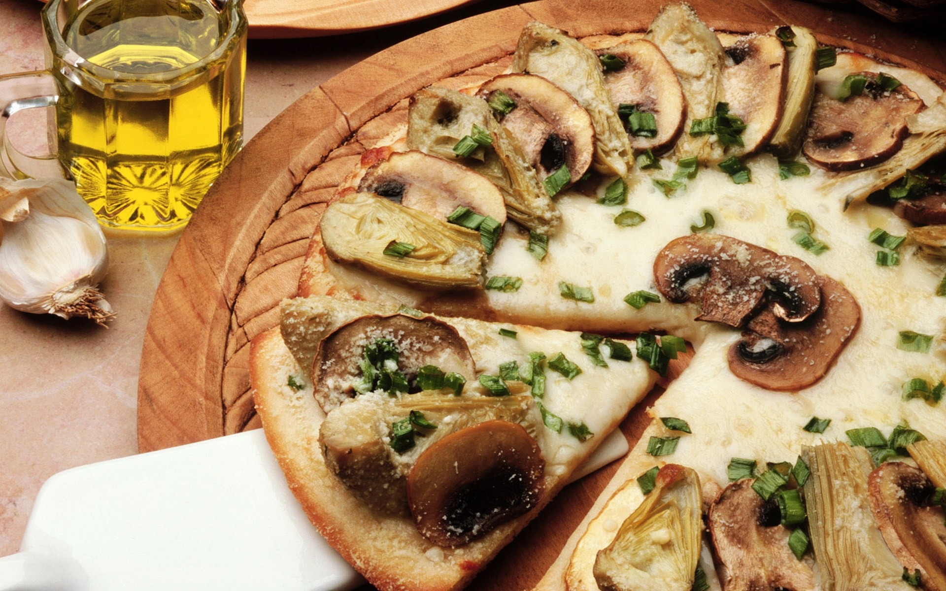 Картинки пицца, грибы, масло, пищевые фото и обои на рабочий стол