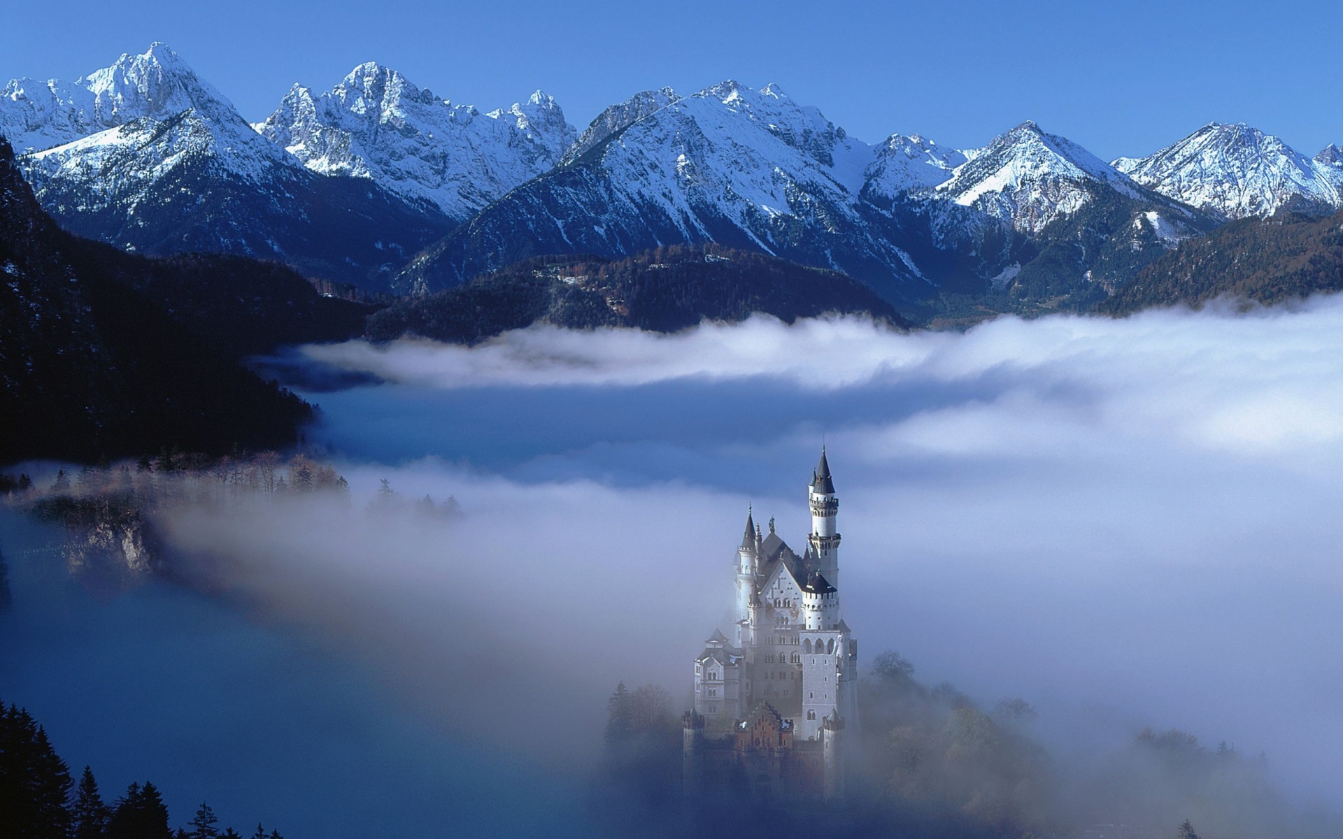Картинки туман, замок, небо , гора фото и обои на рабочий стол